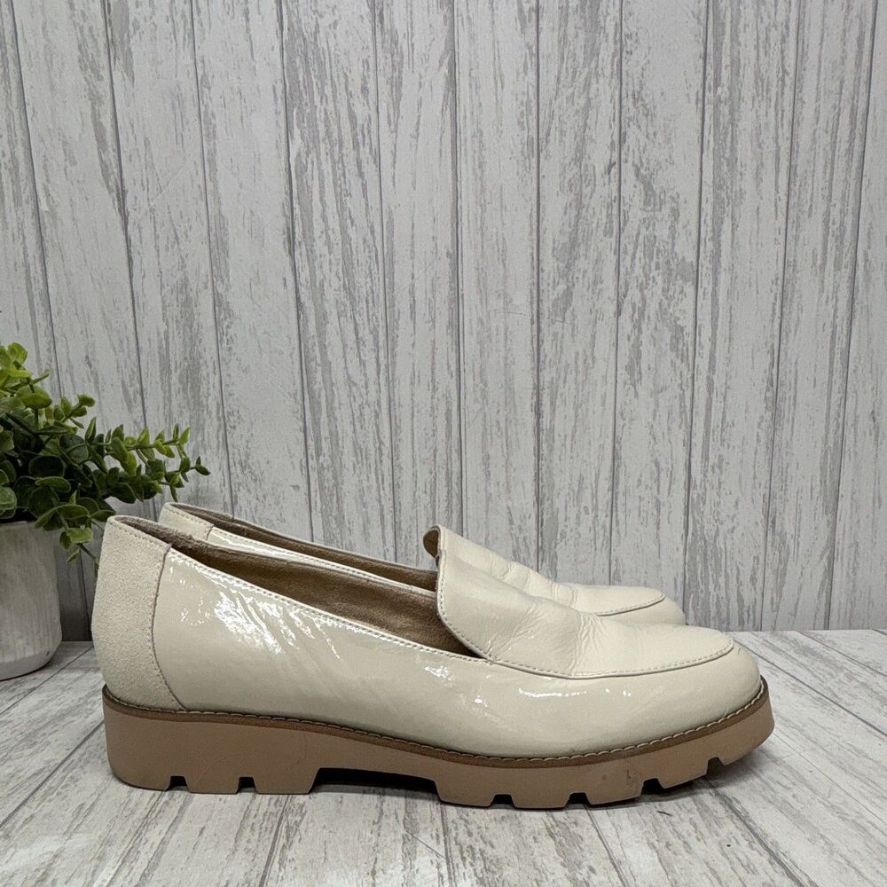 Womens Size 8 Vionic Ivory Slip-On Loafer Flats Solid Round Toe Rubber Sole